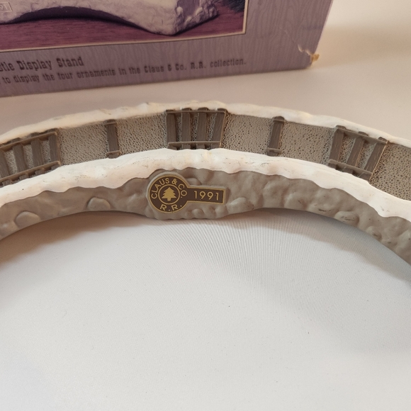 1991 Hallmark Keepsake Ornament Train Trestle Display Stand Claus Co Railroad RR - Picture 2 of 10